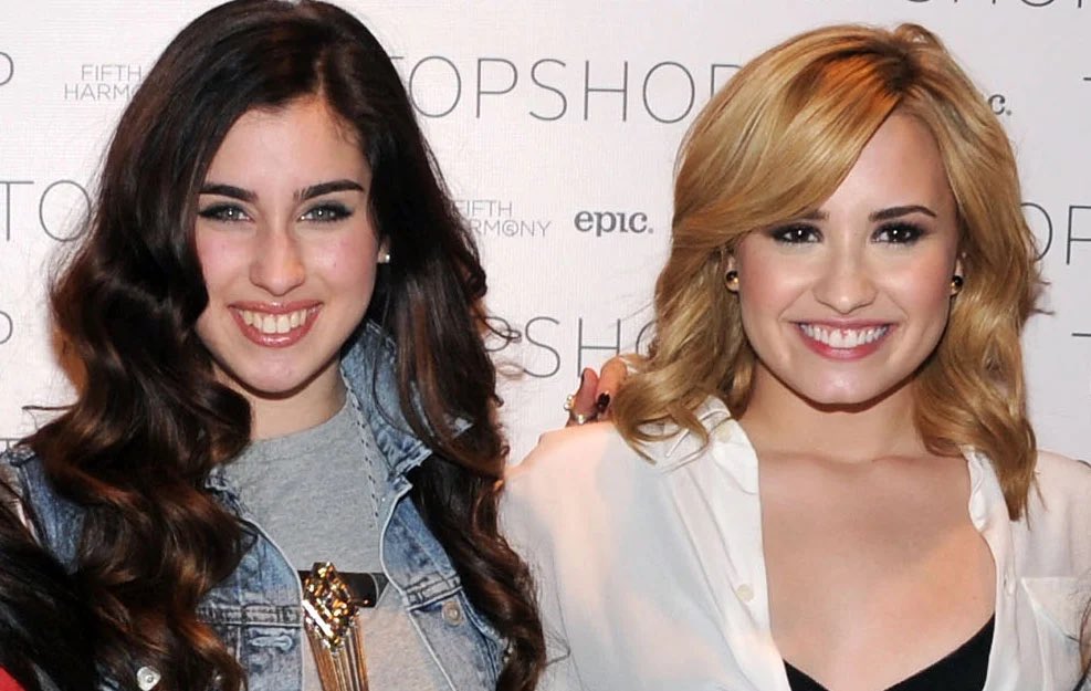 theholydemi's tweet photo. it's 2014 again https://t.co/cNiBlPPlu4