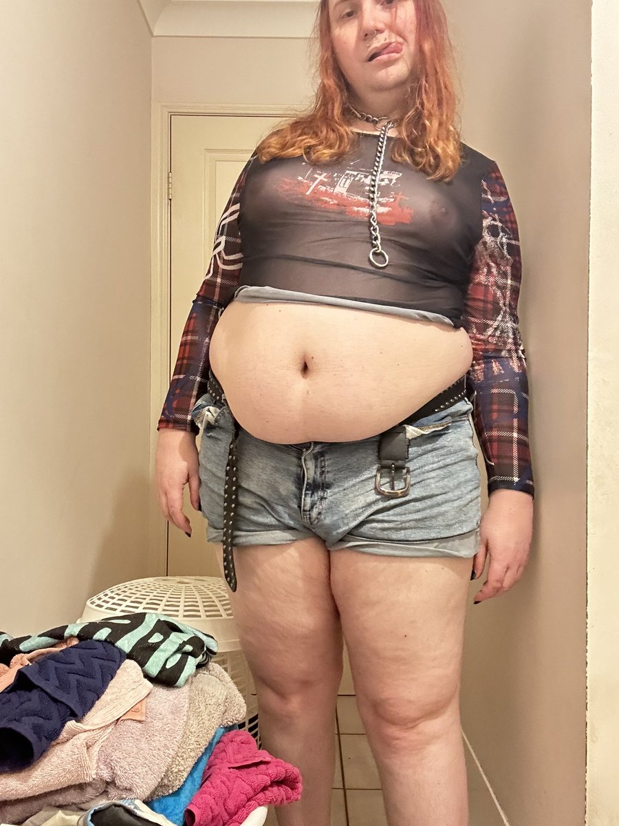 Hambercules's tweet photo. Would you take go out on a date with a fat girl wearing this 🤭 #widegirlwednesday https://t.co/KhUiT5R05j