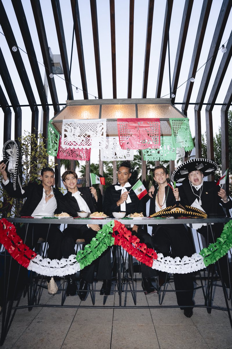 santos_bravos's tweet photo. ¡VIVA MÉXICO! 🇲🇽 

#SANTOSBRAVOS #STBV https://t.co/6ye6yJxMPO