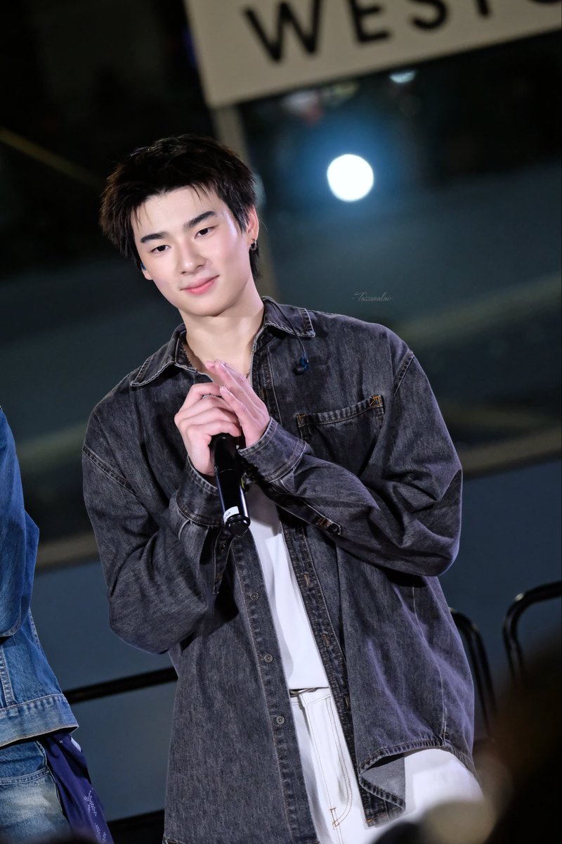 BeeBee_tsnl's tweet photo. ดูนิ่งๆ เงียบๅแฮะ (แต่แป๊บเดียว)

#JANUS_VVV @janusiraa 
#CentralWestgate #VVV_TRIPLEV
#VVV_TornadoBuskingatCentralWestgate https://t.co/O6CpoFxNGU