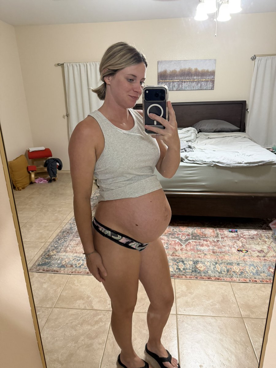 PreggoPN's tweet photo. Big belly 😜 https://t.co/PrTr4HDos6