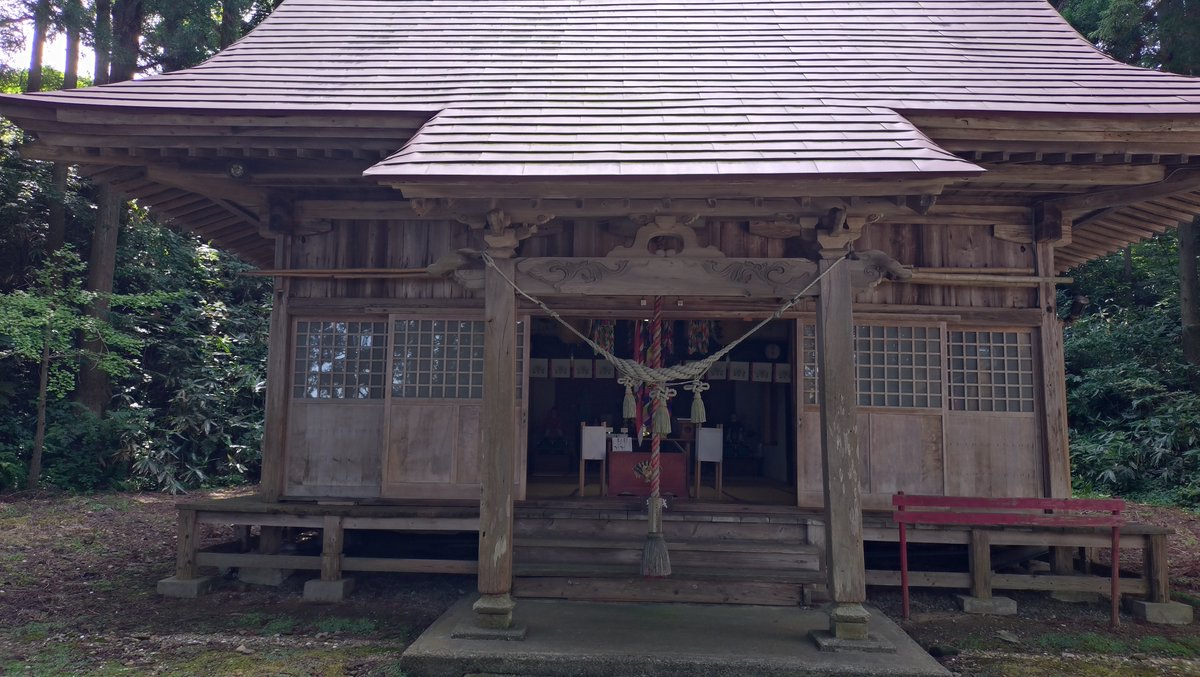 Kiku33g's tweet photo. 本日、仕事で伺った地域にある釣潟神社を訪問しました。宮司さんに御扉を開けていただき、社殿の中を見せていただきました。 https://t.co/PwUtqyy1c8