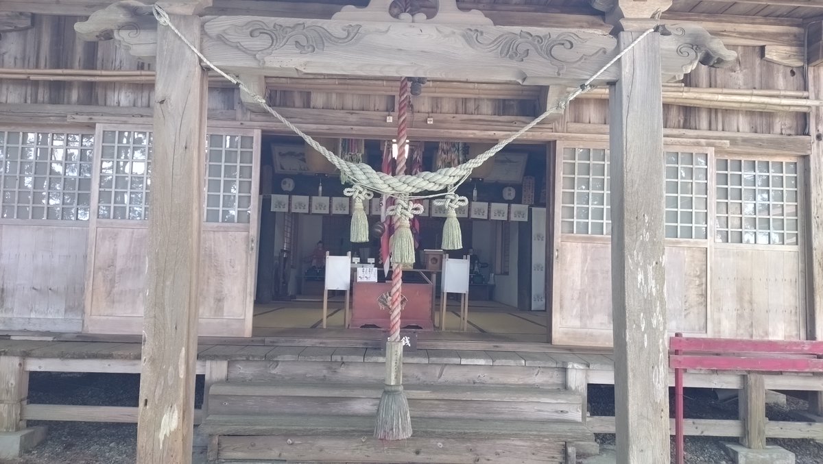 Kiku33g's tweet photo. 本日、仕事で伺った地域にある釣潟神社を訪問しました。宮司さんに御扉を開けていただき、社殿の中を見せていただきました。 https://t.co/PwUtqyy1c8