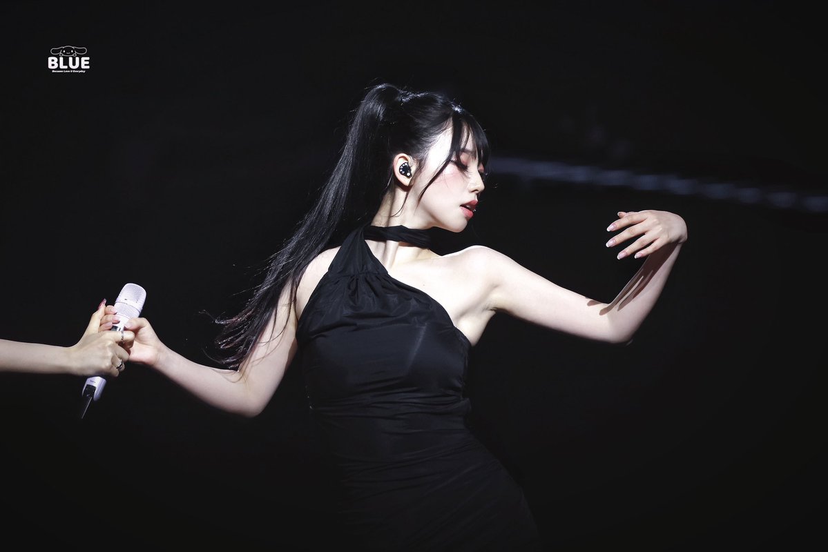 blue_karina_'s tweet photo. 260915 aespa 2026-27 LIVE TOUR -SYNK: COMPLaeXITY IN Hamilton

#카리나 #Karina
#에스파 #aespa https://t.co/xm9GqKOf7Z