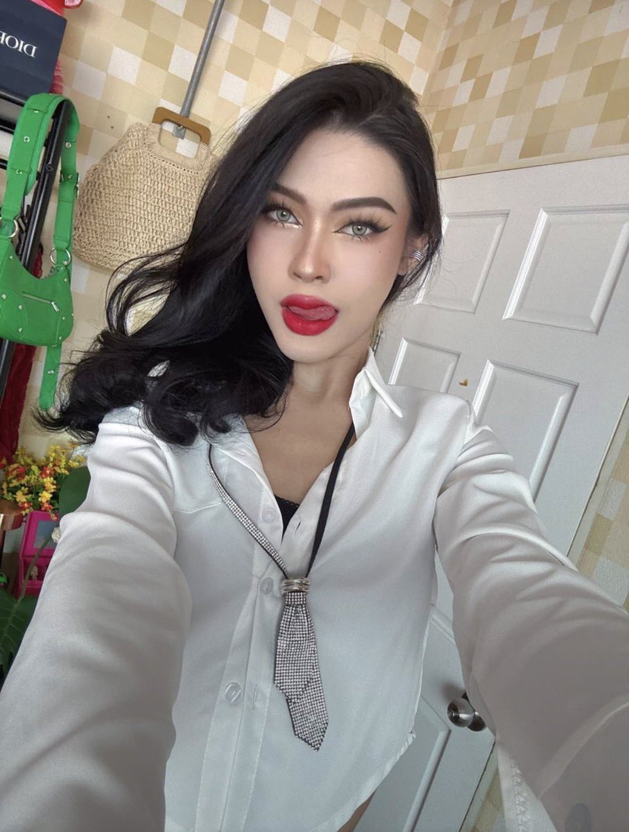 Fiona2177's tweet photo. If you came back to my place and I just told you I'm trans.. are you still down? https://t.co/vxrEdREzW6