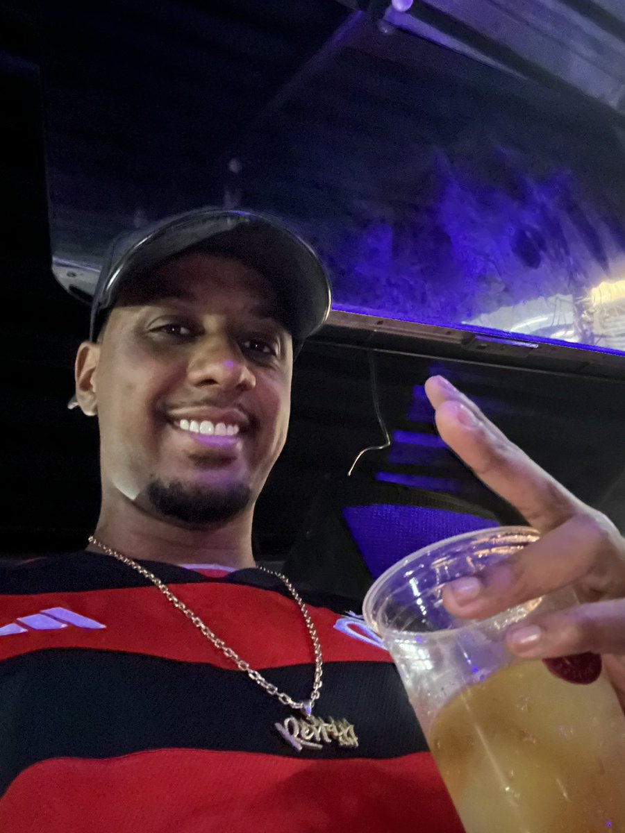 djrenansjm's tweet photo. Hoje completo mais um ano de vida!

Só tenho a agradecer a Deus por tudo que vivi, por cada aprendizado, cada conquista e tbm por cada dificuldade que me fez mais forte. Que esse novo ciclo venha cheio de saúde, paz, prosperidade, amor e muitas realizações.

Parabéns p mim 🥳🎂 https://t.co/dN13QXUK4E