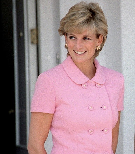 ZandiSussex's tweet photo. The same playbook that was used against Princess Diana is being deployed now.

1. Ostracise and dehumanise. 
2. Whip the uninformed into a frenzy. 
3. Remove security.
4. Hunt the target while blaming them  
     for loving the limelight.
5. Engineer “the accident”
6. Blame the victim for their own death. 

Anyone whose mere presence threatens to overshadow the leftovers is quietly erased. 

Pray the angels in heaven keep Harry, Meghan and their children safe. 🙏🧎‍♀️‍➡️