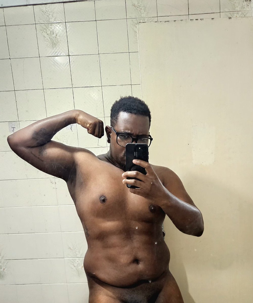 Wallacebatisty's tweet photo. O treino e a dieta estão fazendo efeito. https://t.co/gAyLW4ACtB