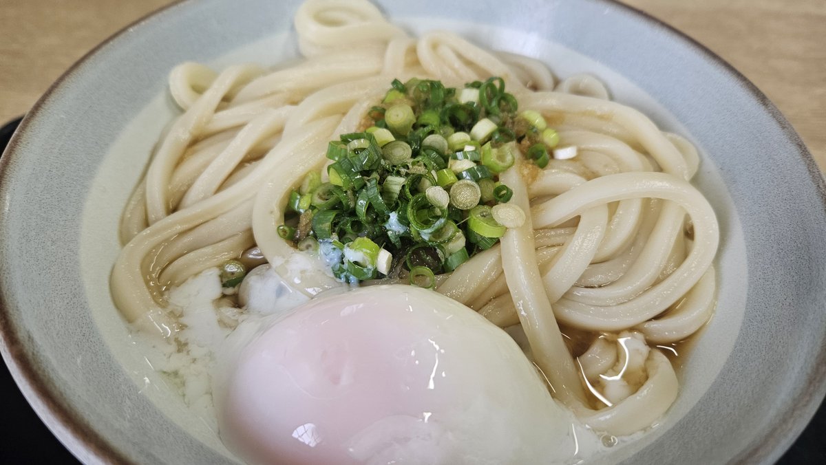 mugu215's tweet photo. 東かがわ市　吉本食品
ぶっかけうどん温大🍜
温泉卵🐣
#吉本食品
#ヤグタウン
#讃岐うどん https://t.co/nhFfiHslF1
