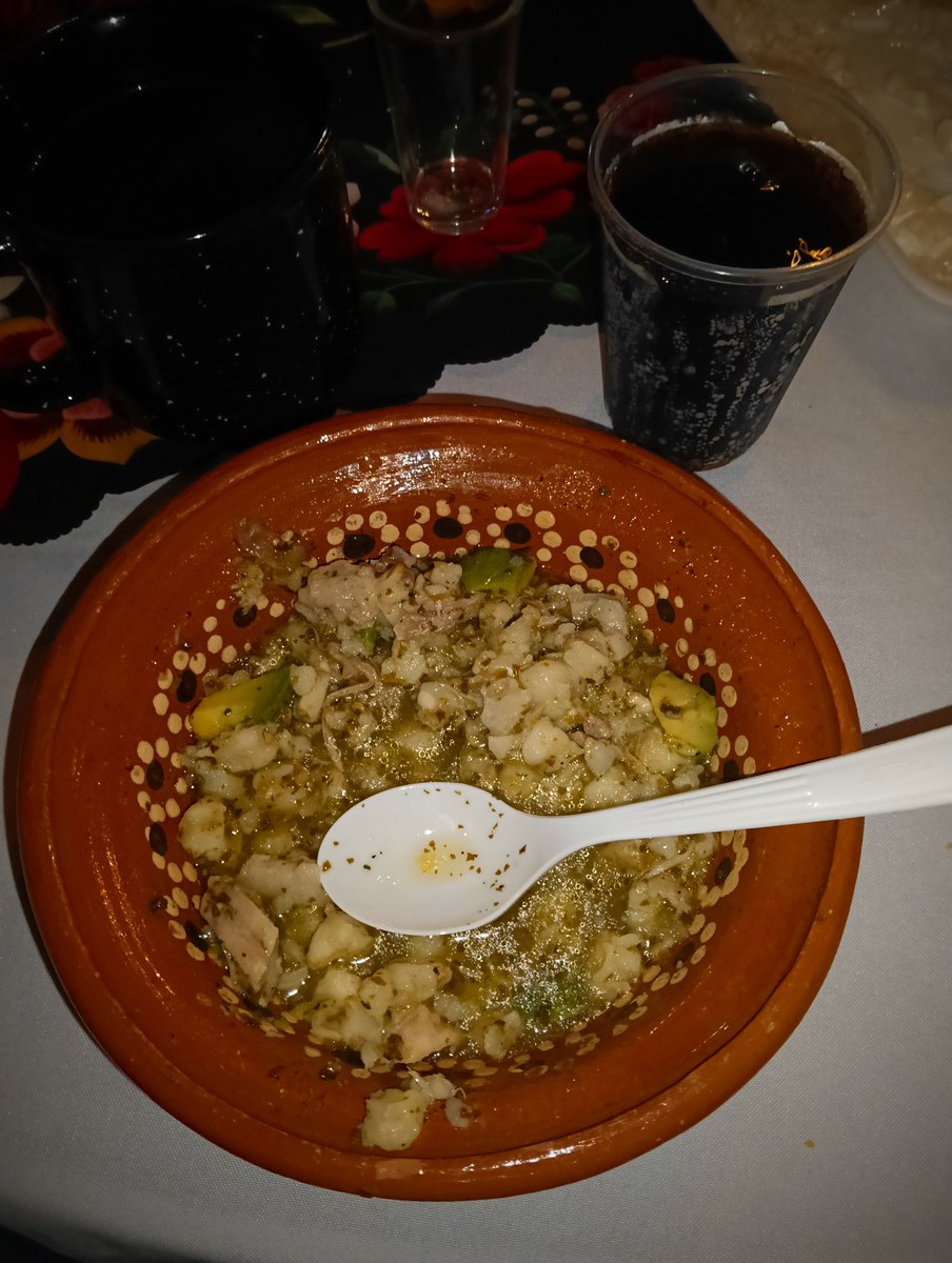 NoheBoy's tweet photo. A su salud, un buen platito de #pozole https://t.co/WS6zaQVe2I