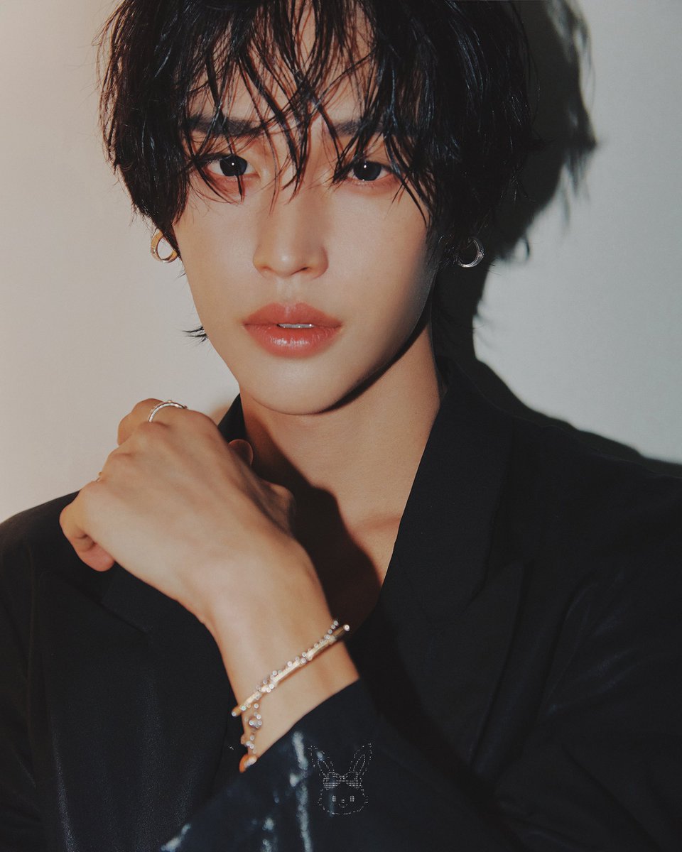 ibeen_0203's tweet photo. BAZAAR Jewelry #원빈 https://t.co/WsoK3lXr12