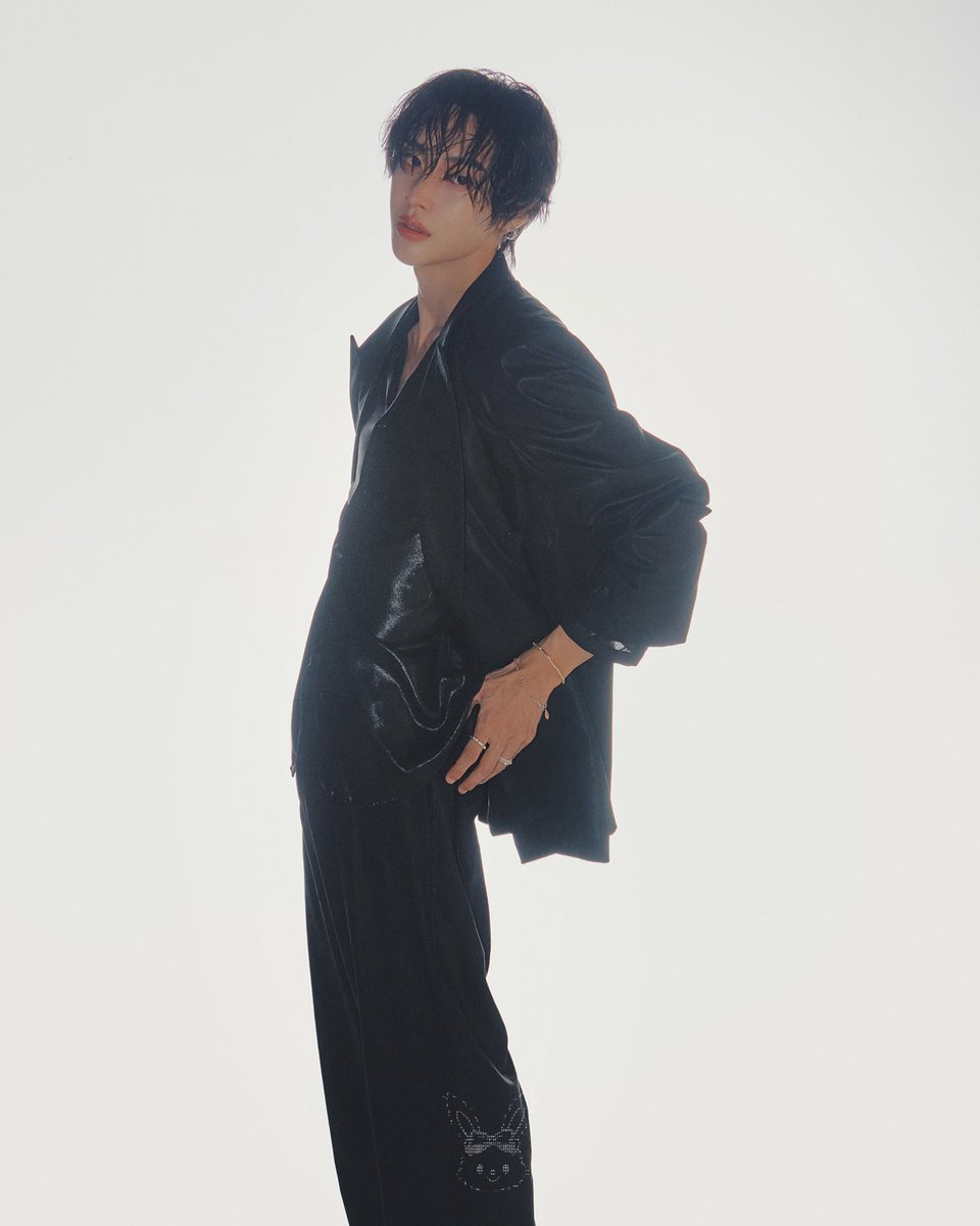 ibeen_0203's tweet photo. BAZAAR Jewelry #원빈 https://t.co/WsoK3lXr12