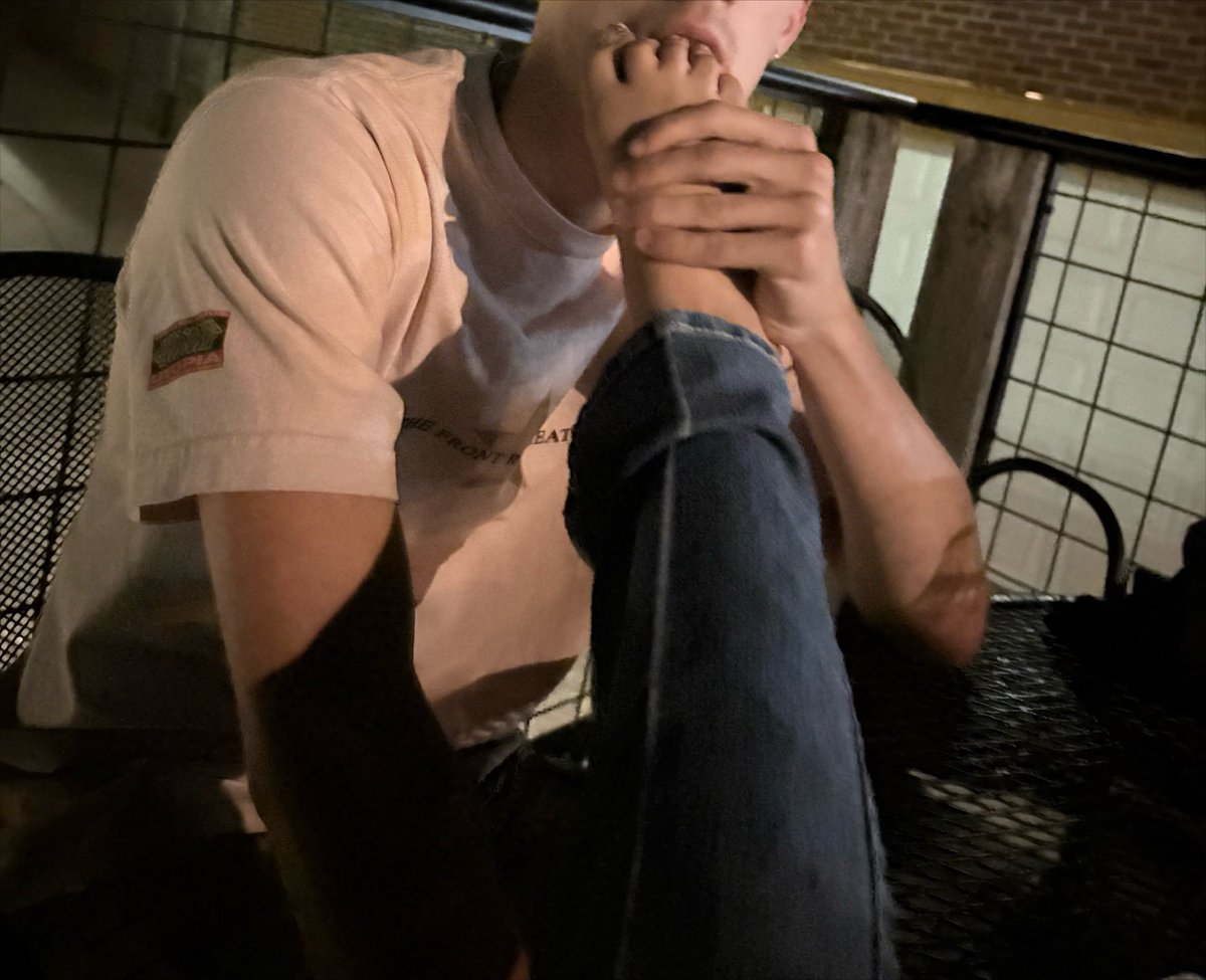 h4t3every1's tweet photo. Im like thanos except instead I collect hos to put my foot in their mouths https://t.co/7iiyTcFQS0