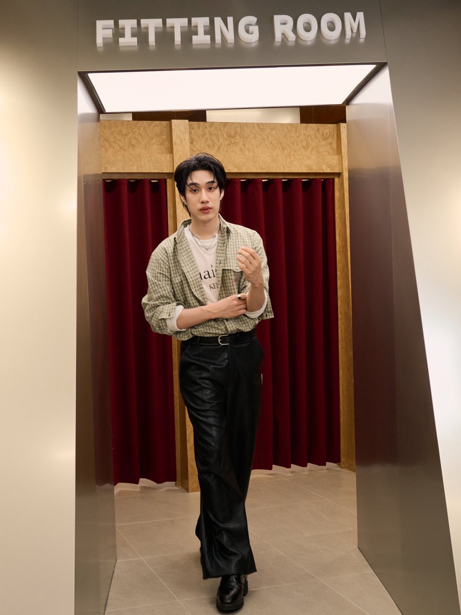 maisonKEEPS's tweet photo. [Post IG Update] ⭐️ SPOTTED: @TLE_mtm AT THE MAISON KEEPS FLAGSHIP STORE 📸🍸

🔗 https://t.co/Mm812VDSRp

ขอคนละ 🤲🏻🤍 จากพี่ๆติดฝนให้คุณ มติมันท์ ค่า ☔️

#maisonKEEPSxTle
#maisonKEEPSFlagshipStore
#TLE_mtm https://t.co/Jn44RgMHjU