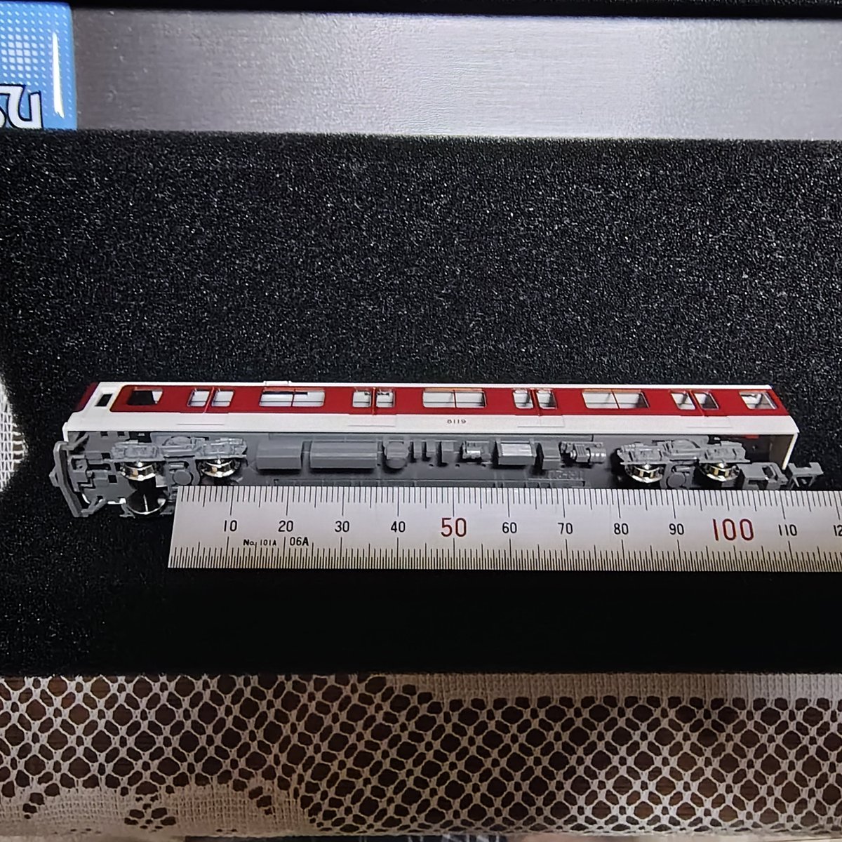 reiruman's tweet photo. GM31711 8600系 X69編成
近鉄シリーズの床板はTR-200Aが使われていて台車間隔は91mm実車に換算すると13650mm
実車は14100mm 
Nスケール換算は94mm
たかが3mmだけど折角の近鉄車両が貧相に見えてしまう
自分はこれが許せない
TR-210Aの床板に買い替え資金がなく
今回はTR-200Aを料理します https://t.co/9iqn6XPvNk