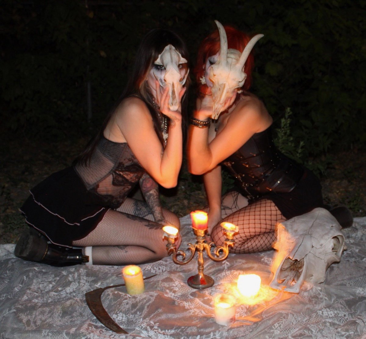 RustandLac3's tweet photo. #nsfw #witch #wlw #saphic #erotic #corset https://t.co/YvueWJNlaJ