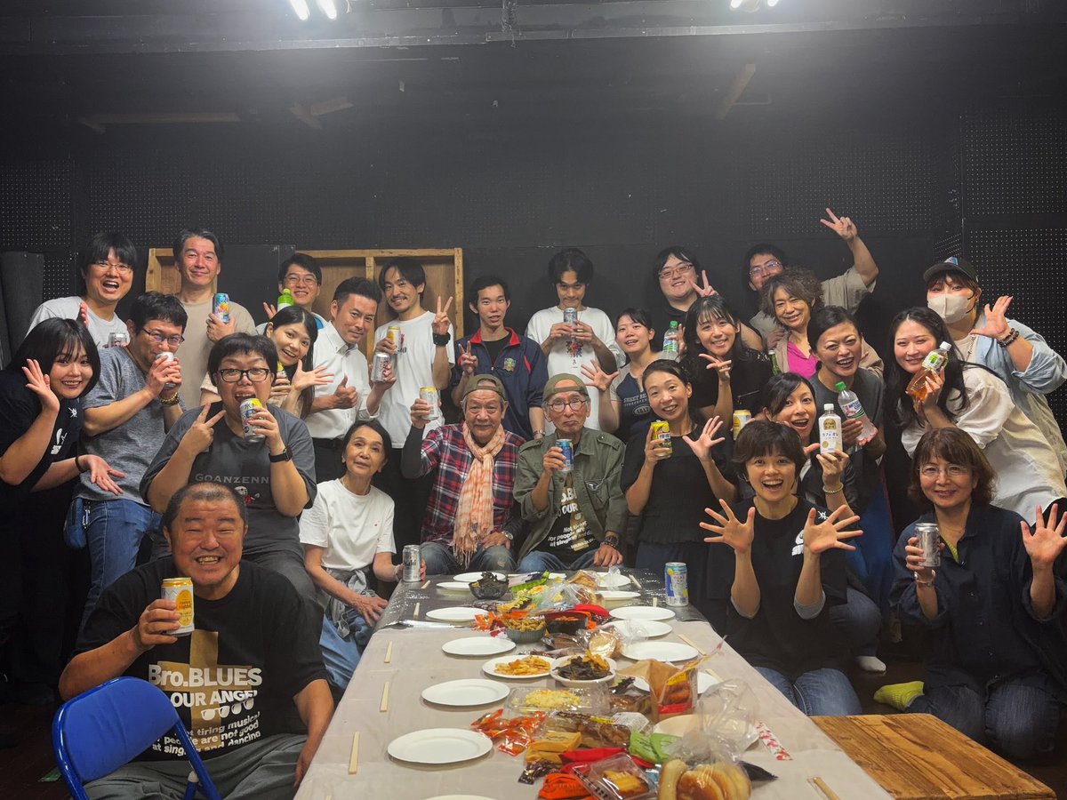 risa_daruma's tweet photo. \\🔅稽古初日を迎えました🔅//

歌って踊れない人のためのミュージカル🎙️✨
そんなのがあったって良いじゃないか！！！！！！ってわけなのです🕶️🕶️

↓↓↓↓↓↓↓↓↓↓

11月11日㈬～15日㈰

「#兄弟ブルース~俺たちの天使に~REVIVE!」
脚本 #坂口理子 演出 #剣持直明

#劇団だるま座30周年記念公演 https://t.co/uJ5B1yhcTc