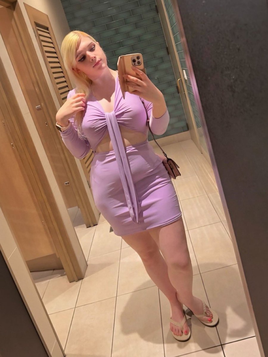 Amandanvjs's tweet photo. Would you call this purple or violet? I’m trying to see something 💜 https://t.co/N0enUiYJEs