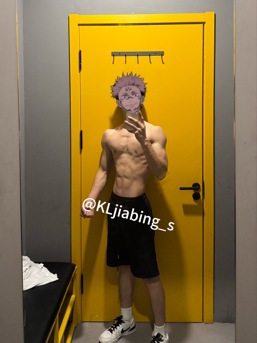 KLjiabing_s's tweet photo. 练胸日，虽然没有胸，我也想要大胸 #腹肌 #健身 #细狗 https://t.co/q9b4ObAwbM