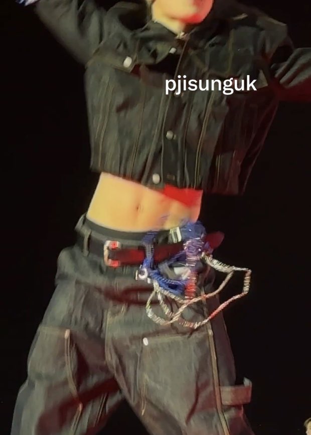 yenitulip's tweet photo. YANG JEONGIN WHERE IS YOUR WAIST https://t.co/hMy1O3633A