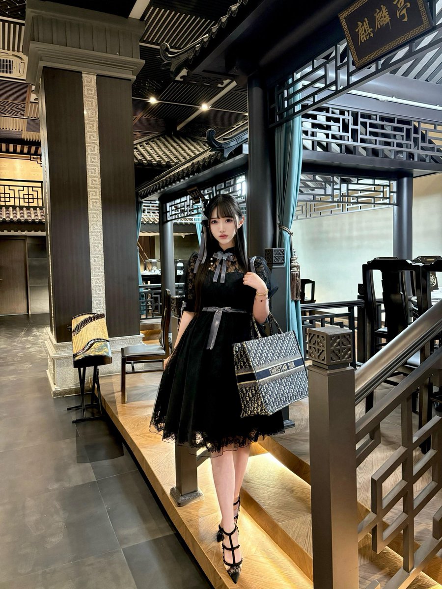 ctchefe's tweet photo. 我是真人！！不是手办！今日OOTD

开脱！！！上供！！   ！    

真的给b看，反正不要 https://t.co/rvR0dwAwmb
