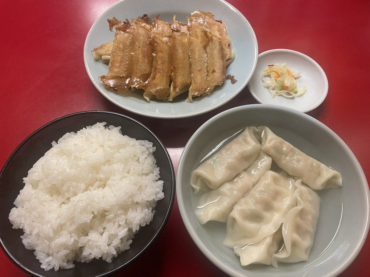 CrafteaBoss_DQW's tweet photo. 焼餃子と水餃子でキメてみた🥟🥢😋 https://t.co/ywVvS8UIhY