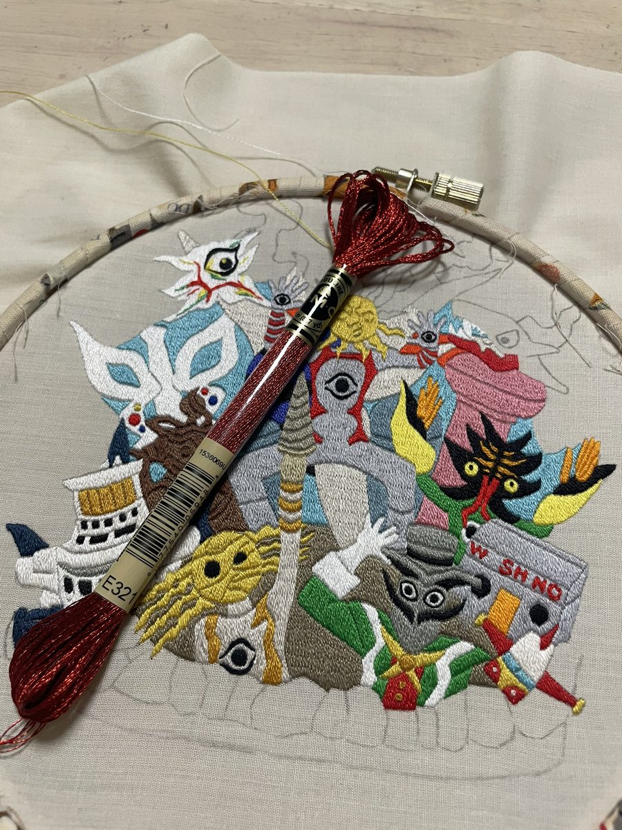 kendo_boy's tweet photo. タローマンの手のひら完成
やり直しすぎて生地と糸が限界
これが今の技量ってことで撤退！！

明日の神話の炎に、ラメ入り糸を買ったけど扱いが分からず断念
短くしたり、揉んだりしたけど思うように縫えない

刺繍好きな人、ご助言下さい

サボっていた水男とチテタイの間も完成 https://t.co/Z07uJuMZSq