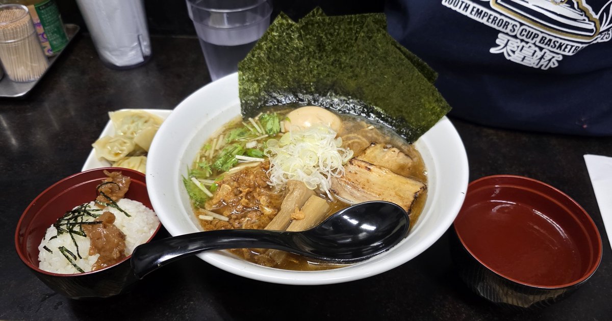 lovenamabeer's tweet photo. 162杯目 #麺やKEIJIRO 魚介中華そば
季節限定の1杯は魚介の香りと旨味がたっぷり、麺も美味しくて完食。梅の乗ったご飯も付いてきます。美味しかったなぁ
#沖縄ラーメン https://t.co/V7Nm4KPTa0