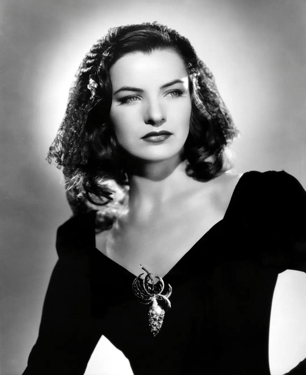 Lompac2026's tweet photo. Ella Raines is seen here in a publicity photo from her classic film noir movie, Phantom Lady (1944)
#EllaRaines #PhantomLady #FilmNoir #Hollywood #OldHollywood #Actress #HollywoodHistory #ClassicFilms https://t.co/FriLnwbjJ3