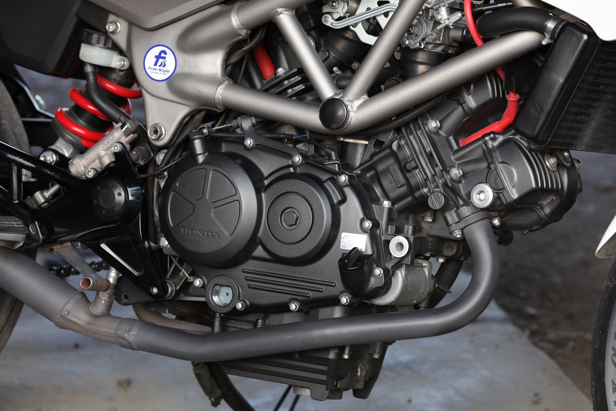 GSR260Z's tweet photo. #あなたの愛車は何気筒何馬力ですか
V型2気筒　30馬力 https://t.co/INm4KiuDqZ