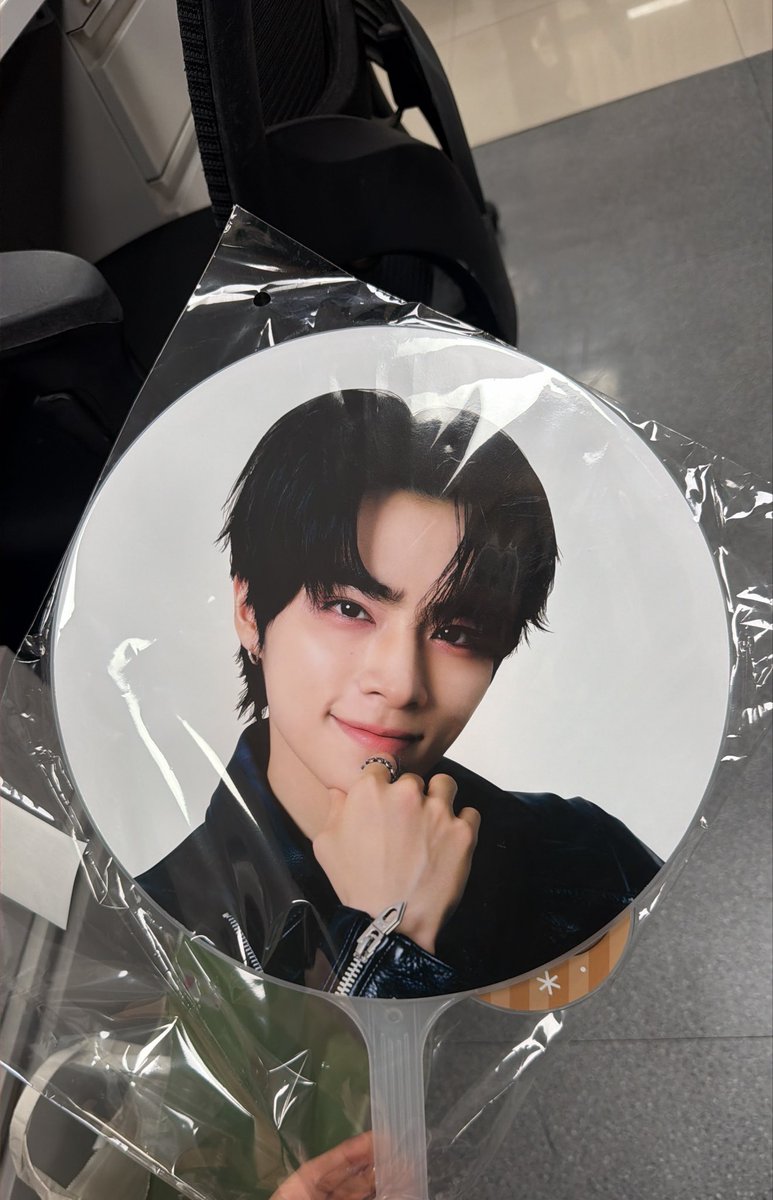 wheiiyscart's tweet photo. Thank you for the wayv born this way korea pasabuy! @myracharisse ✨
Xiaojun picket for @whendelay 🦖 https://t.co/c1LtjdL4m3