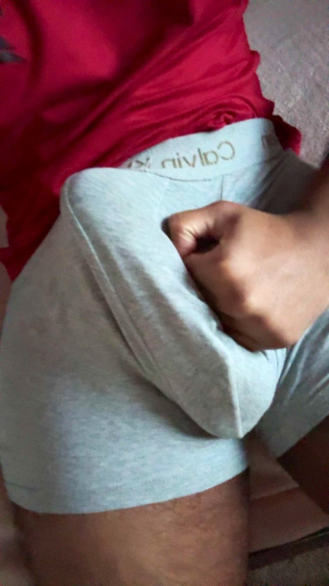 TarquinnXx's tweet photo. these grey boxers were intentional.

curious? 👀

 #bulge #nsfwtwtًً #horny #thickbulge https://t.co/73R64ePt5L