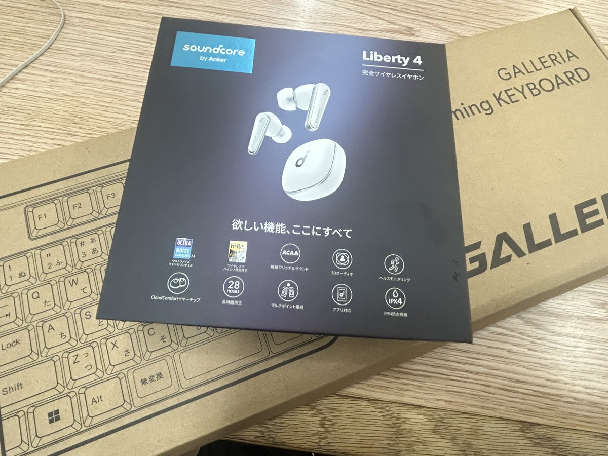 wjn1991's tweet photo. ffとスガキヤ、これはffから貰った中古キーボードとワイヤレスイヤホン https://t.co/FWuVa2w6dd