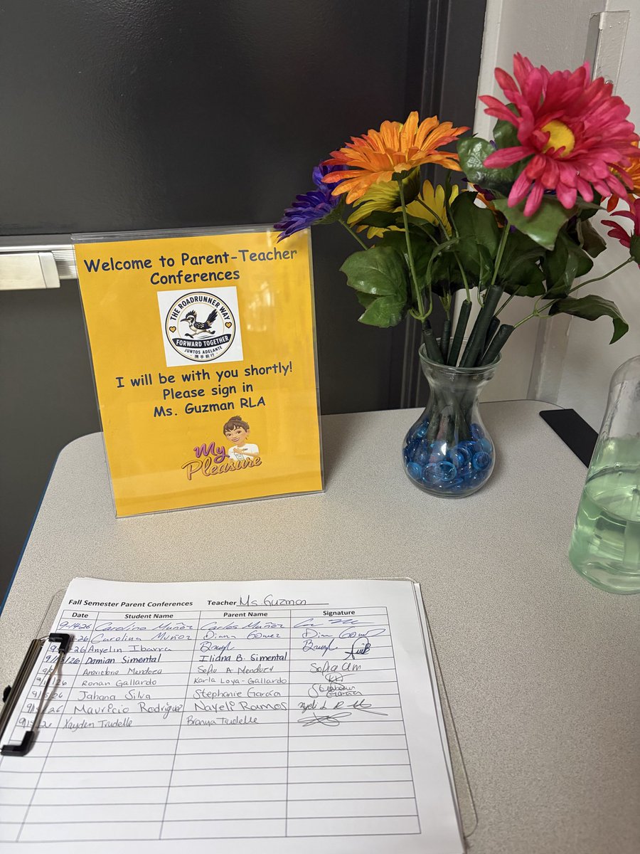 BrianoChristina's tweet photo. Great things happen when school and home work together! ππ Thank you to our Edgemere families and teachers for connecting during Parent-Teacher Conferences. π #TheRoadrunnerWay @EdgemereSchool @jdoporto_yisd https://t.co/qeKzkITo9D