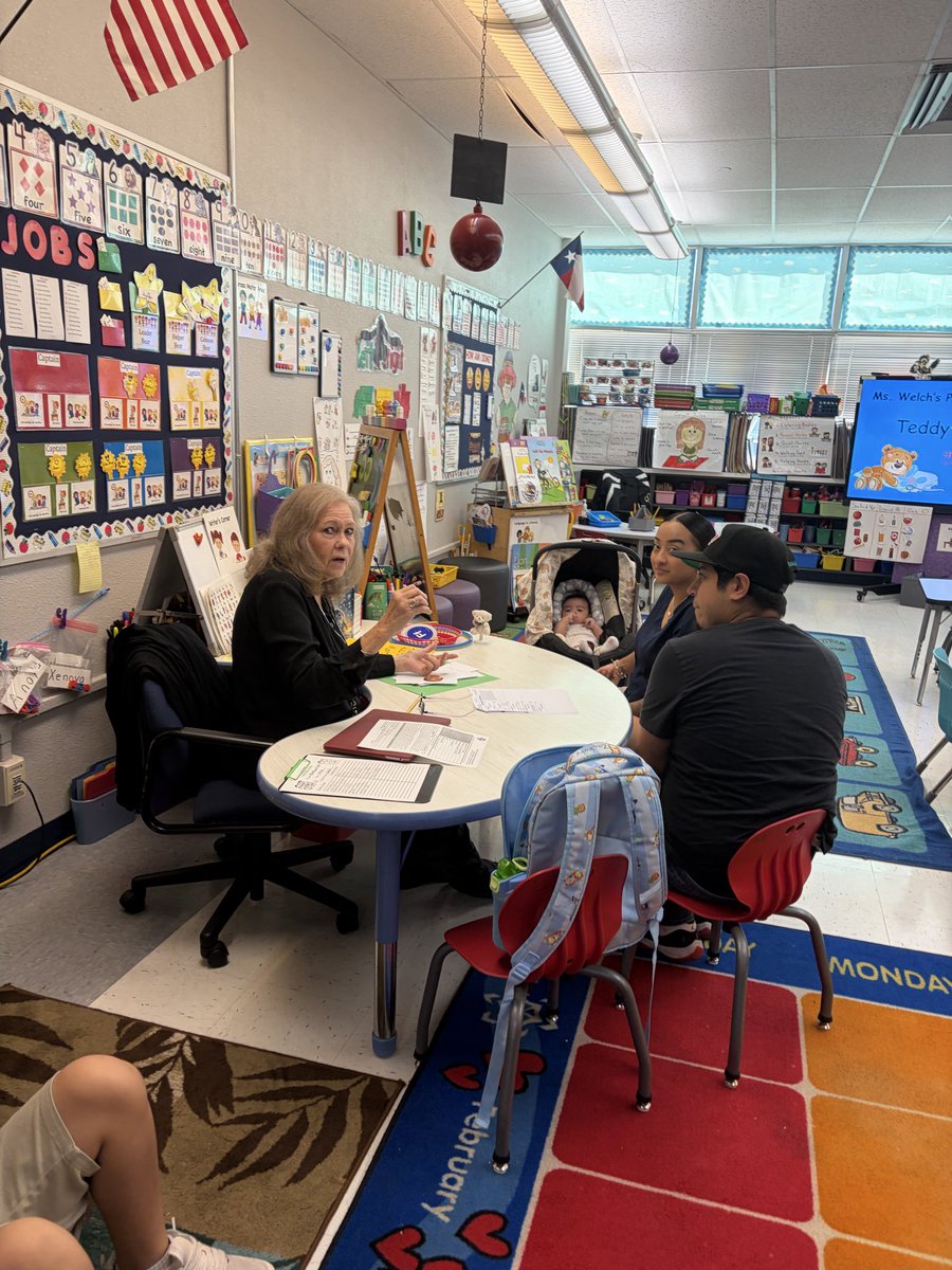 BrianoChristina's tweet photo. Great things happen when school and home work together! ππ Thank you to our Edgemere families and teachers for connecting during Parent-Teacher Conferences. π #TheRoadrunnerWay @EdgemereSchool @jdoporto_yisd https://t.co/qeKzkITo9D
