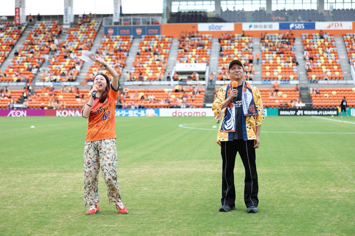 magurofujisonic's tweet photo. ⚽️🐟🎶🟠⚽️🐟🎶🍣

マグロック＆ポップ × 清水エスパルス
コラボ企画が大成功に！

⚽️🐟🎶🟠⚽️🐟🎶🍣

9/12(土)試合前のアイスタのピッチで
マグロック＆ポップのオーガナイザーである
クリエイティブマン 清水社長と
スペシャルMCのDJ RoniさんがトークLIVEを行いました！

冒頭、SUMMER SONICへの愛と感謝を語られたRoniさん🧡

この春にクリエイティブマンとエスパルスがコラボし
国立競技場を大いに盛り上げたORANGE SONIC🍊の話題や
マグロック＆ポップへ出演する静岡出身のアーティスト
地元愛のこもったフェス飯など
静岡・清水への想いを大いに語らっていただきました😊

オレンジ色を纏ったサポーターも多く詰めかけたこの日
試合はエスパルスの勝利！

マグロック＆ポップの復活も明るい予感でいっぱいの
最高のコラボレーションとなりました！🙌⚽️

清水エスパルス様、そしてご来場のみなさまに大きな感謝を✨