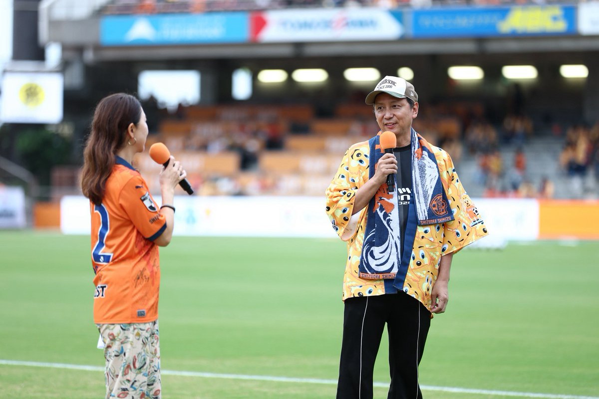magurofujisonic's tweet photo. ⚽️🐟🎶🟠⚽️🐟🎶🍣

マグロック＆ポップ × 清水エスパルス
コラボ企画が大成功に！

⚽️🐟🎶🟠⚽️🐟🎶🍣

9/12(土)試合前のアイスタのピッチで
マグロック＆ポップのオーガナイザーである
クリエイティブマン 清水社長と
スペシャルMCのDJ RoniさんがトークLIVEを行いました！

冒頭、SUMMER SONICへの愛と感謝を語られたRoniさん🧡

この春にクリエイティブマンとエスパルスがコラボし
国立競技場を大いに盛り上げたORANGE SONIC🍊の話題や
マグロック＆ポップへ出演する静岡出身のアーティスト
地元愛のこもったフェス飯など
静岡・清水への想いを大いに語らっていただきました😊

オレンジ色を纏ったサポーターも多く詰めかけたこの日
試合はエスパルスの勝利！

マグロック＆ポップの復活も明るい予感でいっぱいの
最高のコラボレーションとなりました！🙌⚽️

清水エスパルス様、そしてご来場のみなさまに大きな感謝を✨