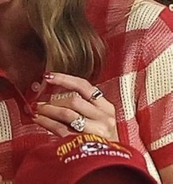 juliasttpd's tweet photo. FUCK PAPER RINGS. https://t.co/qWgmJ0exGE