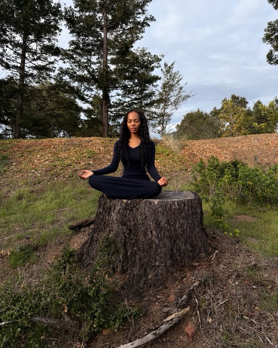 DiegoRodrigoTom's tweet photo. They lack our kind of peace. My girlfriends and I? The tree stump is familiar to us. We're accustomed to a toe in the grass. Bird chirps are something we know and want on repeat. It's absolutely nothing but serotonin and chill over here. Dive in now! https://t.co/BXt9dRl8yW