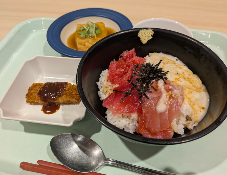 PanasonicHIKONE's tweet photo. こんにちは！                
今日の #ランチ は 【まぐろ山かけ丼】でした！   
まぐろの旨みと、とろろのまろやかさが相性抜群でした😊
午後も頑張っていきましょう！              
#社員食堂 #社食 #彦根市 #パナソニック https://t.co/SmVPSTSqVj