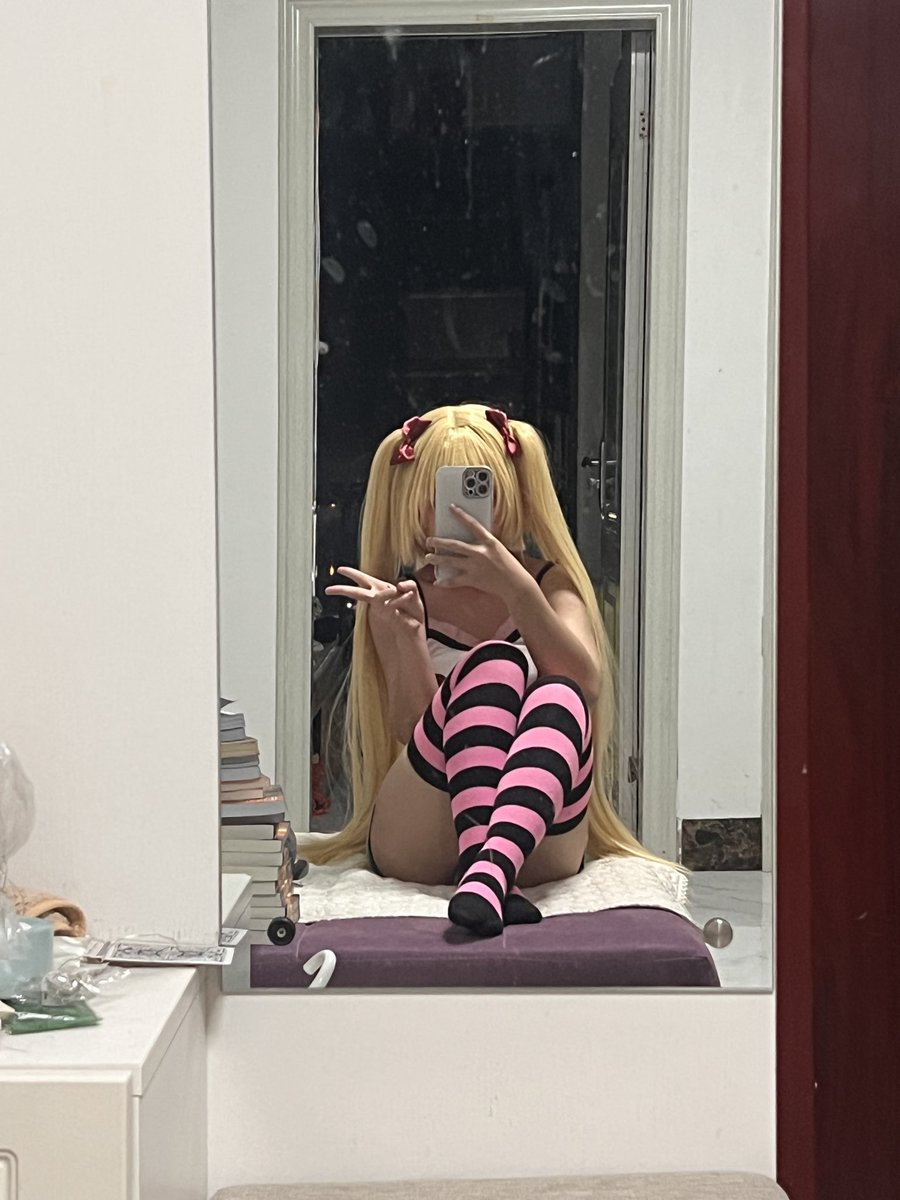 v2ahe's tweet photo. 猜出来是谁了嘛 https://t.co/1MCm7B4Ns4