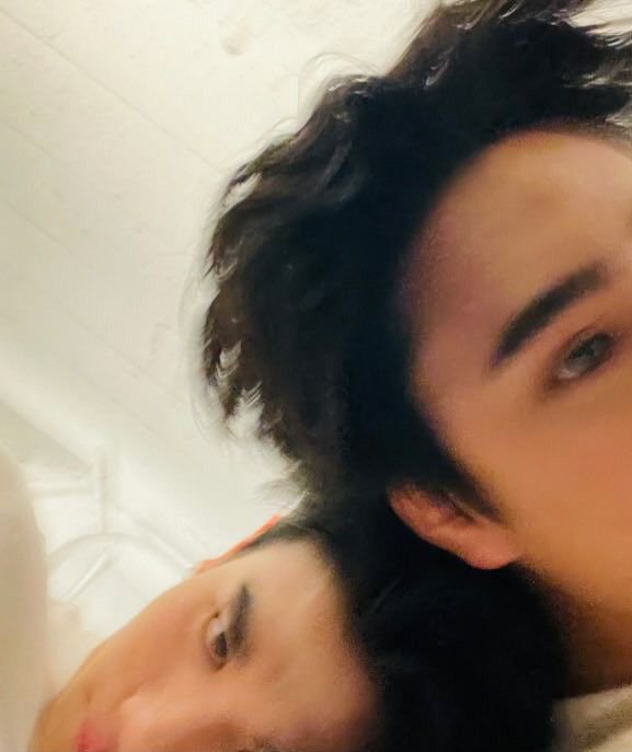 NotNorth__'s tweet photo. He's so clingy &amp; grumpy in the morning 🤏🏻 https://t.co/KmZDcWZXqg