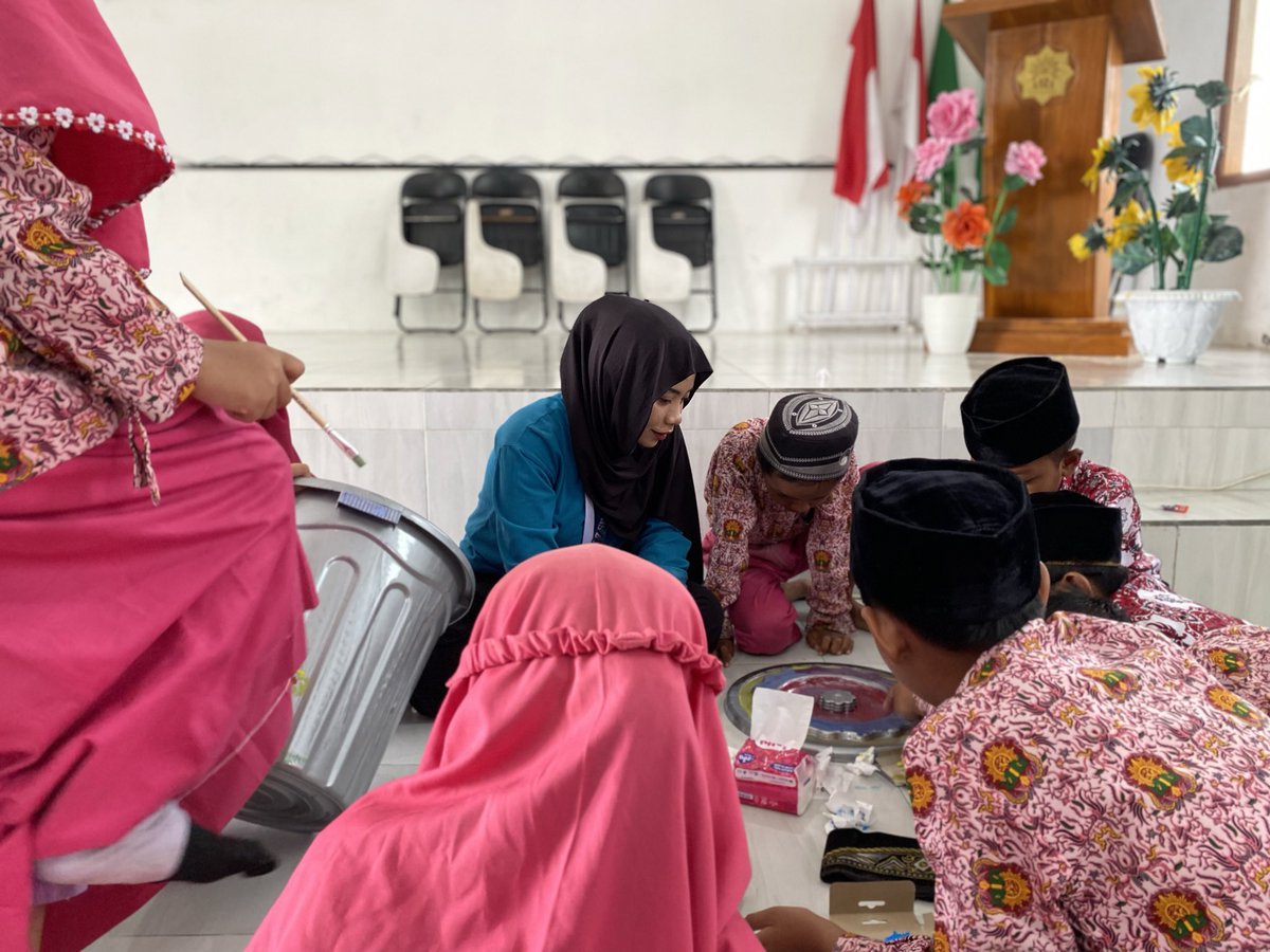 ppacarjekaa's tweet photo. mau kuliah ajaaa dehhhhhh, cari kerja susah bgttt🥺 https://t.co/c9ofLEvZCX