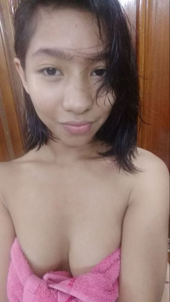 TheodoraYoon's tweet photo. Shower Time… 🛁🤭 https://t.co/b0ocSdsLek