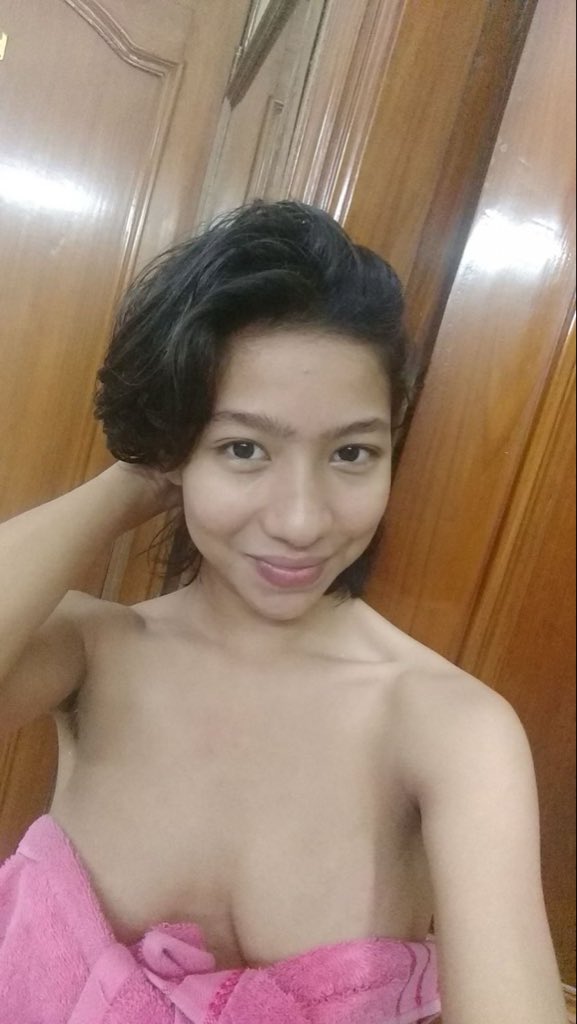 TheodoraYoon's tweet photo. Shower Time… 🛁🤭 https://t.co/b0ocSdsLek