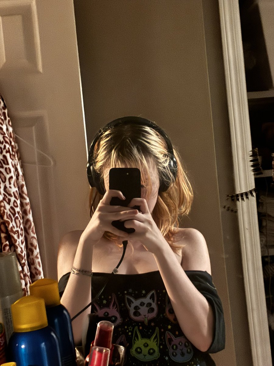 toffecandi's tweet photo. oops my shirt slipped.~

dm 4 more #nsfwtwt https://t.co/YbbdeGx8ym