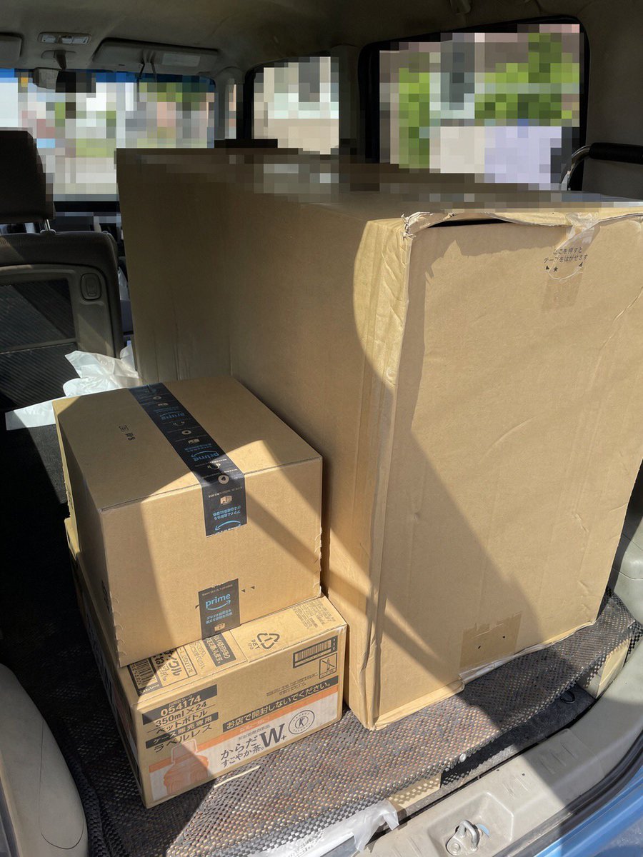 4ti_h's tweet photo. 今日のスゴデカさん

荷室の半分をしめちゃうこんなのがたまにきます。

こういう日は諦めて、ソレとその近所を飛ばして別便で向かいます。

これ何入ってるのさ😕 https://t.co/YhaEI2s47u