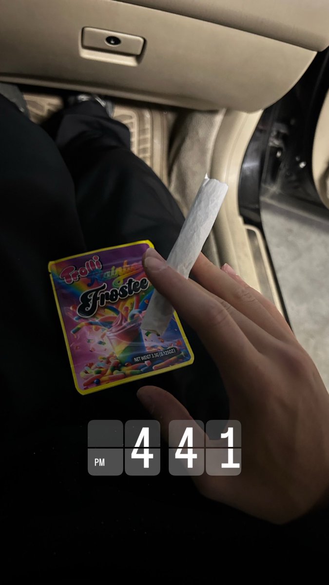 isniff0xy's tweet photo. Wha we smokin on tdy?
#drugtwt #weedtwt #ghsp #weed https://t.co/ZsqBQnLgO7