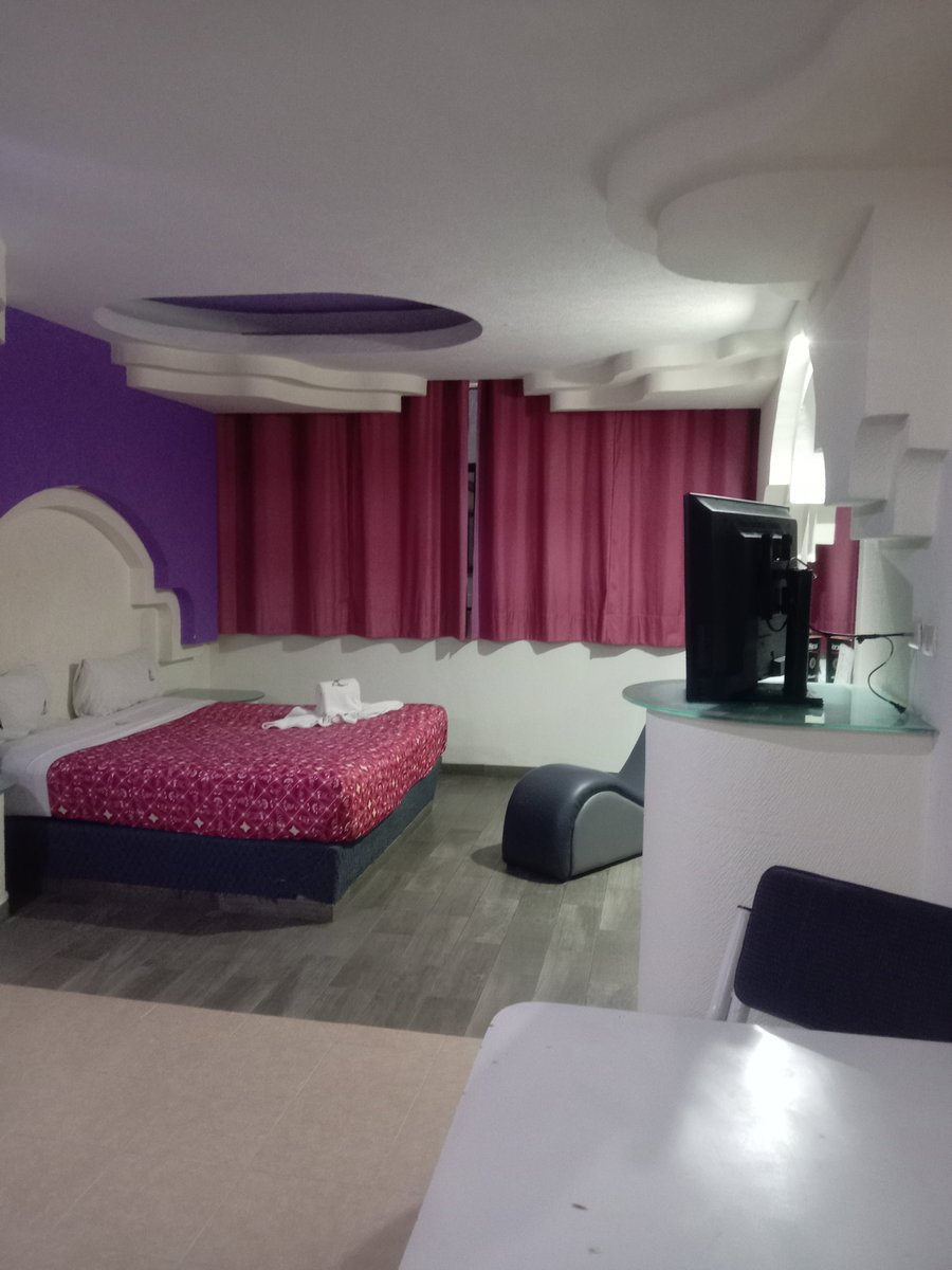 sassa96u's tweet photo. Ya instalados en el motel Bermudas.
Alguna Pareja o Single que guste unirse https://t.co/Ki9Q7SvpSo