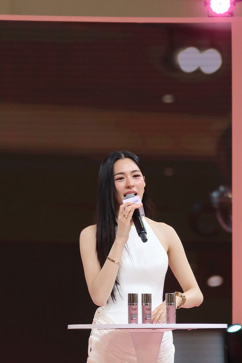 loloallarea's tweet photo. @lingling_fans @linglingsirilak @EucerinThailand จริงค่ะ มองมุมไหนก็สวย

EUCERIN SPOTLESS WITH LINGLING  
#EucerinNO1BrighteningCelebrationXLingLing #Linglingkwong‌ #หลิงหลิงคอง‌
@linglingsirilak
@EucerinThailand https://t.co/UPFPyuXcr3